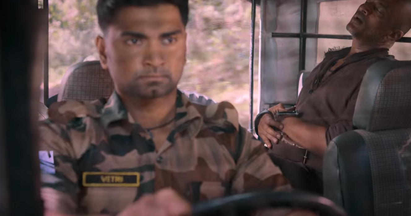 वीर रस की कहानी 'थुनिंथा पिन' के एक सीन में एक्टर अथर्व और किशोर. इस फिल्म को सर्जुन ने डायरेक्ट किया है. 