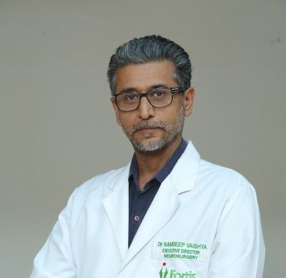 डॉक्टर संदीप वैश्य, न्यूरोसर्जन, फ़ोर्टिस मेमोरियल रिसर्च इंस्टिट्यूट, गुरुग्राम डॉक्टर संदीप वैश्य, न्यूरोसर्जन, फ़ोर्टिस मेमोरियल रिसर्च इंस्टिट्यूट, गुरुग्राम