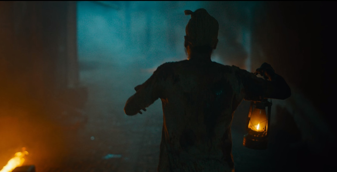 फिल्म के क्लाइमैक्स का एक सीन. इस सीन को देखकर आपको समझ नहीं आएगा कि रिएक्ट कैसे करें. फिल्म के क्लाइमैक्स का एक सीन. इस सीन को देखकर आपको समझ नहीं आएगा कि रिएक्ट कैसे करें.