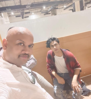  किरण गोसावी की इस तस्वीर के वायरल होने के बाद एनसीबी को कहना पड़ा था कि उसका इस शख्स से कोई लेना-देना नहीं हैं.