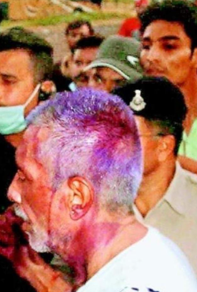 'आश्रम 3' के सेट पर हुई तोड़फोड़ के बाद डायरेक्टर प्रकाश झा के ऊपर स्याही पोत दी गई. 