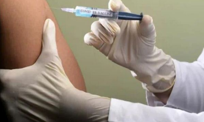 कोविड का टीका इंट्रामस्क्युलर यानी IM ही लगाते हैं. (सोर्स - इंडिया टुडे फ़ाइल फोटो)