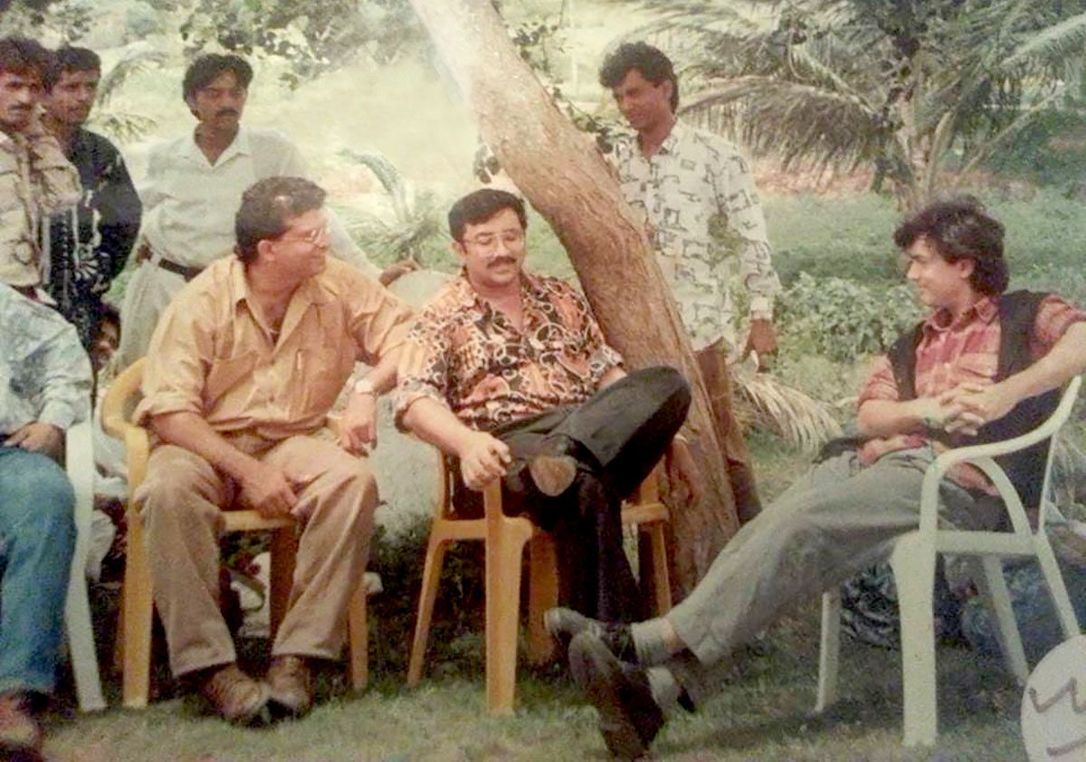 फिल्म 'राजा हिंदुस्तानी' के सेट पर आमिर खान के साथ डायरेक्टर धर्मेश दर्शन.