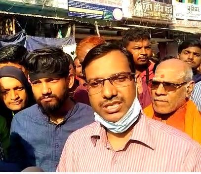  मीडिया से बात करते हुए एसपी सत्यप्रकाश.