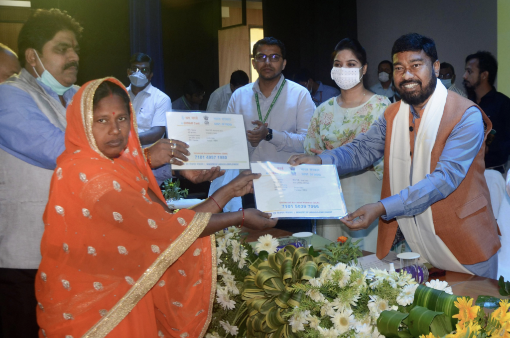 E Shram Card Minister