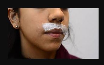 लड़कियों का बॉडी हेयर इस क़दर अन-हाइजीनिक माना जाता है, जैसे उसे उगाने में उन्होंने कोई विशेष जतन किया हो (संकेतिक तस्वीर) लड़कियों का बॉडी हेयर इस क़दर अन-हाइजीनिक माना जाता है, जैसे उसे उगाने में उन्होंने कोई विशेष जतन किया हो (संकेतिक तस्वीर)