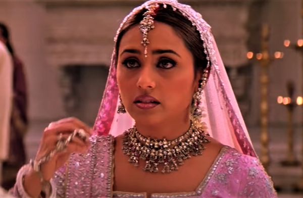 फिल्म 'मुझसे दोस्ती करोगी' का सीन Screenshot (190)