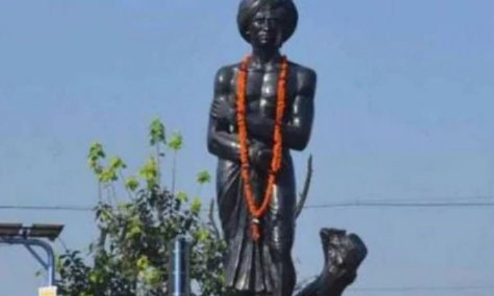 बिरसा मुंडा की मूर्ति 