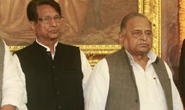 अजीत सिंह और मुलायम सिंह यादव (फोटो सोर्स - आज तक)