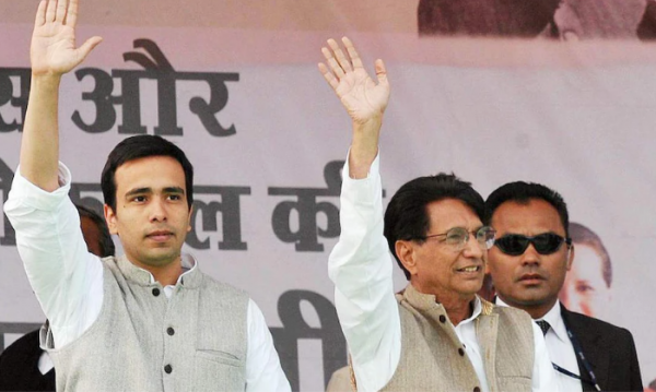 पिता अजीत सिंह के साथ छोटे चौधरी याही जयंत सिंह (फोटो सोर्स - अजाज तक)