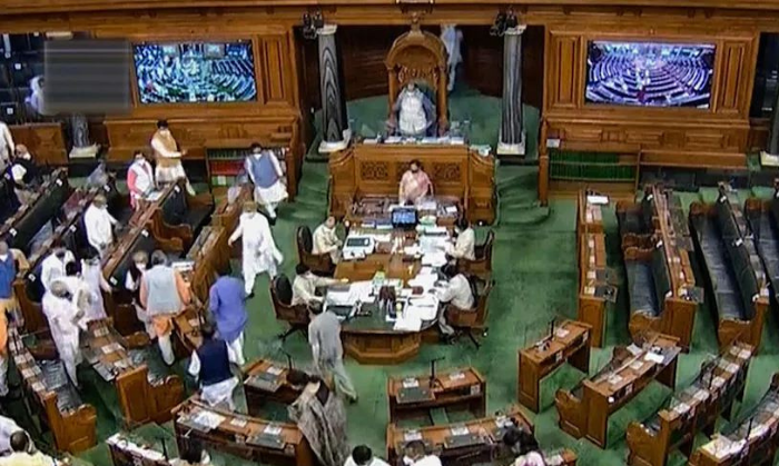 लोकसभा में कृषि विधेयकों पर हंगामा (प्रतीकात्मक फोटो - इंडिया टुडे)