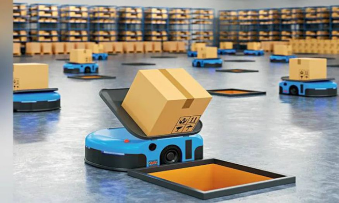 इन्हीं रोलर वाली मशीन पर प्रोडक्ट्स के बॉक्स चलकर वर्कर्स तक आते हैं (फोटो साभार - बिज़नेस टुडे).