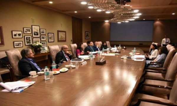 आनंद महिंद्रा की बोर्ड मीटिंग (प्रतीकात्मक तस्वीर - इंडिया टुडे) आनंद महिंद्रा की बोर्ड मीटिंग (प्रतीकात्मक तस्वीर - इंडिया टुडे)