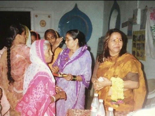 Sameer Wankhede के परिवार की तरफ से जारी की गई एक फोटो में परिवार क सदस्य पूजा में भाग लेते हुए दिखाई दे रहे हैं. (फोटो: इंडिया टुडे) Sameer Wankhede के परिवार की तरफ से जारी की गई एक फोटो में परिवार क सदस्य पूजा में भाग लेते हुए दिखाई दे रहे हैं. (फोटो: इंडिया टुडे)