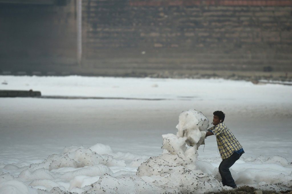 दिल्ली में यमुना नदी का मौजूदा हाल. (तस्वीर- पीटीआई) River Water Pollution In Delhi