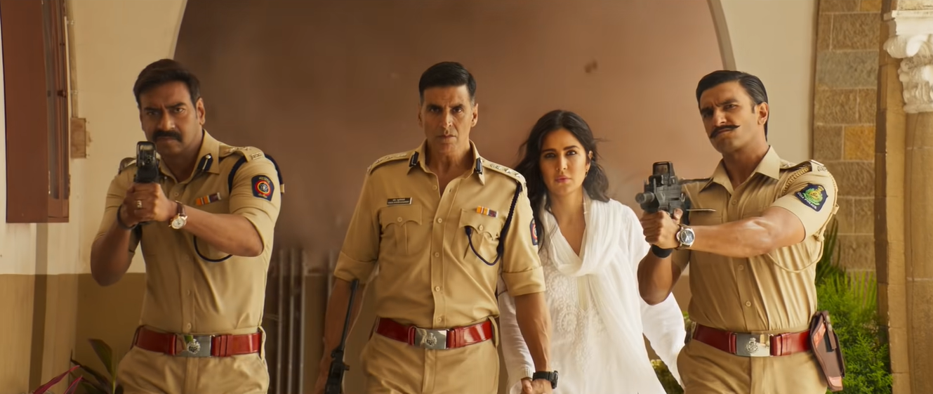 सूर्यवंशी के एक सीन में अक्षय कुमार और कटरीना कैफ के साथ अजय देवगन और रणवीर सिंह.