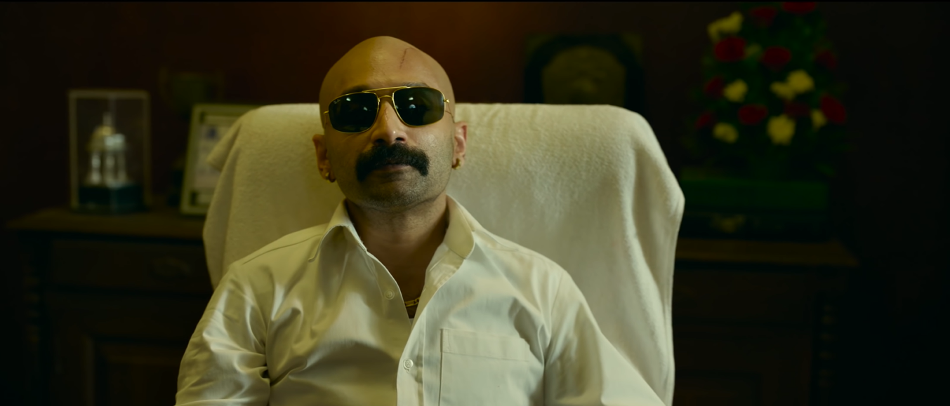 नए अपॉन्टेड पुलिस ऑफिसर या यूं कहें कि फिल्म के विलन भंवर सिंह शेखावत के रोल में फहाद फाज़िल.