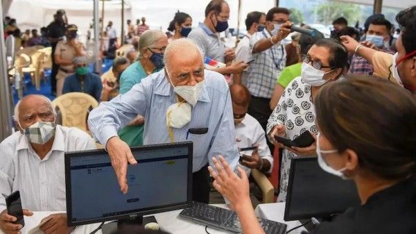 सीनियर सिटीजंस की सांकेतिक फोटो (साभार: आजतक) Senior