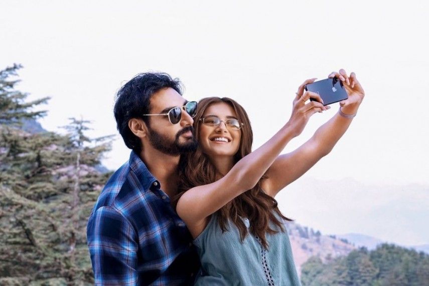 'तड़प' के एक सीन में अहान शेट्टी और तारा सुतारिया. अहान, सुनील शेट्टी के बेटे हैं और ये उनकी पहली फिल्म है.