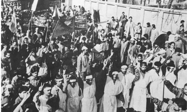 आतंकियों की रिहाई के बाद श्रीनगर की सड़कों पर नारे लगाते लोग (फोटो सोर्स -ट्विटर) आतंकियों की रिहाई के बाद श्रीनगर की सड़कों पर नारे लगाते लोग (फोटो सोर्स -ट्विटर)