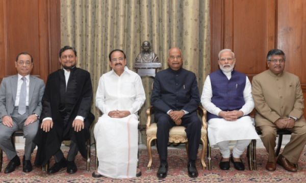 रंजन गोगोई बाएं (फोटो सोर्स -ट्विटर)