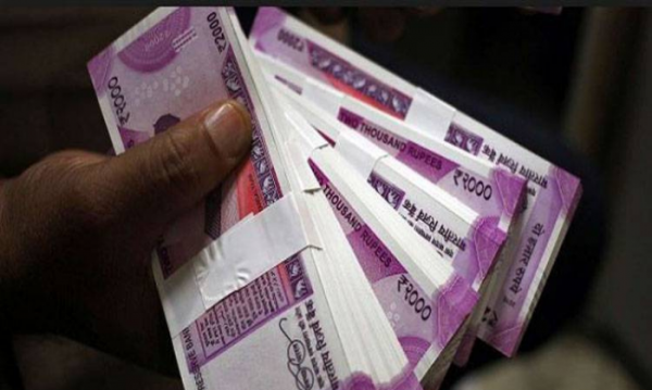 साहूकारी व्यवस्था अभी भी ग्रामीण इलाकों में चलती है, महंगी ब्याज दरों पर आज भी कई बार गरीब किसान ऋण लेने को विवश होते हैं (प्रतीकात्मक फोटो-आज तक)