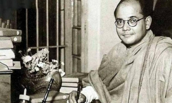 एक समय सुभाष चन्द्र बोस एक अध्ययनशील विद्यार्थी हुआ करते थे और बहुत जल्द वो अंग्रेजों के सबसे बड़े दुश्मन बन गए (फोटो सोर्स-आज तक)
