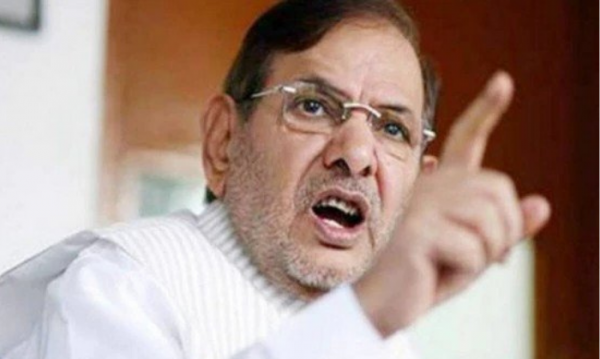 तत्कालीन एविएशन मिनिस्टर शरद यादव (फोटो सोर्स- आज तक)