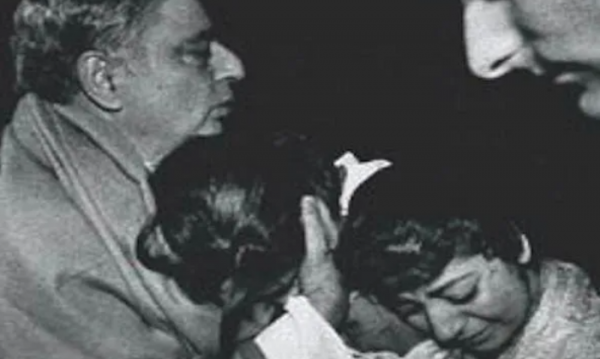 कंधार हाईजैक के पहले मुफ़्ती मोहम्मद सईद को गृहमंत्री बने हुए एक हफ़्ता भी नहीं हुआ था जब उनकी बेटी रुबिया सईद को अगवा कर लिया गया था और रुबिया को छुड़ाने के लिए पांच आतंकी छोड़ने पड़े थे (फोटो सोर्स -twitter)