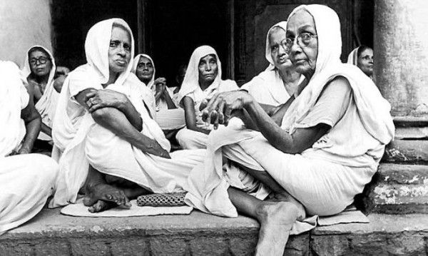 वृंदावन भारत में विधवाएं (सांकेतिक तस्वीर: डेलीमेल) Untitled Design (3)