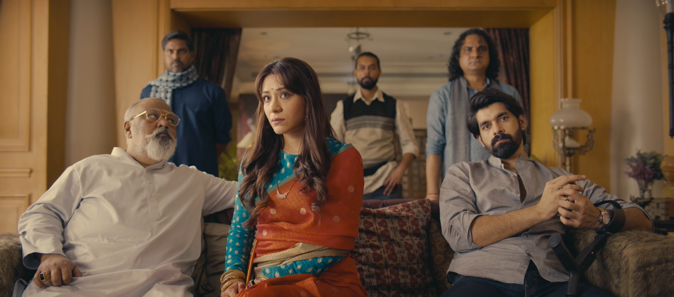 अखिराज अवस्थी, अपनी बिटिया पूर्वा और अपने खास आदमी धर्मेश के साथ. अखिराज अवस्थी, अपनी बिटिया पूर्वा और अपने खास आदमी धर्मेश के साथ.