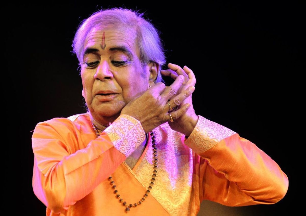 बिरजू महाराज इंडिया के सबसे माने हुए कथक डांसर माने जाते थे. बिरजू महाराज इंडिया के सबसे माने हुए कथक डांसर माने जाते थे.