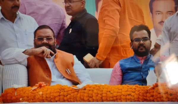 विधायक बृजेश प्रजापति स्वामी प्रसाद मौर्या के साथ (फोटो: बृजेश प्रजापति/फेसबुक ) Brajesh Kumar Prajapati