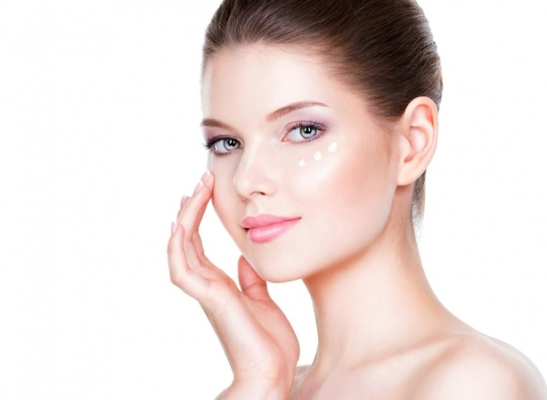 अंडर आई कंसर्न के हिसाब से क्रीम का चुनाव ज़रूरी- Freepik Dark Circles