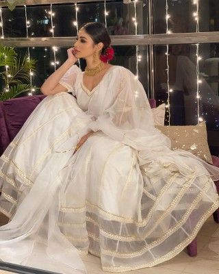 Instagram/Mouni Roy Mouni Roy