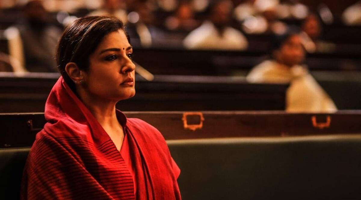 KGF 2 में रवीना टंडन रमिका देवी नाम का कैरेक्टर प्ले कर रही हैं. इस कैरेक्टर को लेकर ये अटकलें लग रही थीं कि ये किरदार इंदिरा गांधी से प्रेरित है. KGF 2 में रवीना टंडन रमिका देवी नाम का कैरेक्टर प्ले कर रही हैं. इस कैरेक्टर को लेकर ये अटकलें लग रही थीं कि ये किरदार इंदिरा गांधी से प्रेरित है.