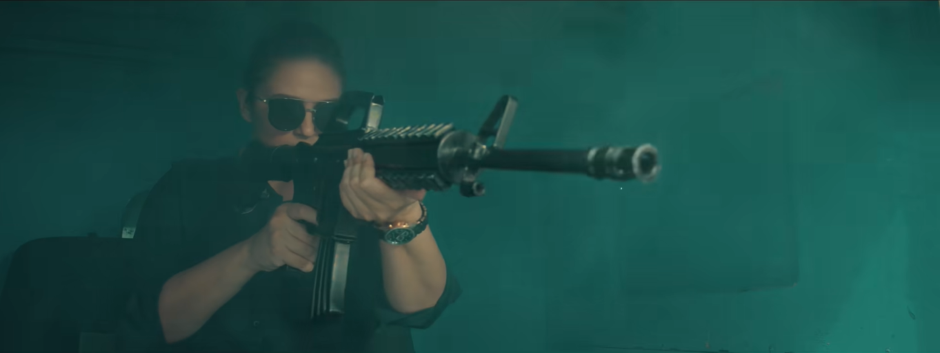 फिल्म में अपने इकलौते एक्शन सीक्वेंस के दौरान हुमा कुरैशी. फिल्म में अपने इकलौते एक्शन सीक्वेंस के दौरान हुमा कुरैशी.