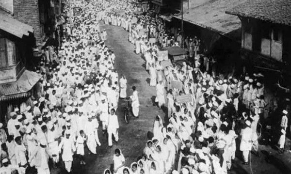 जुलूस (प्रतीकात्मक फोटो सोर्स - Aajtak)