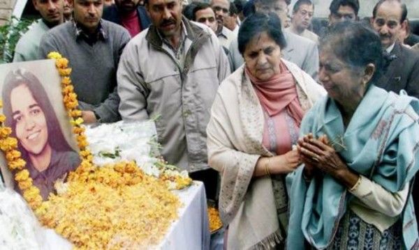 स्पेस शटल हादसे में कल्पना चावला की मृत्यु हो गई (photo Source Aajtak) स्पेस शटल हादसे में कल्पना चावला की मृत्यु हो गई (photo Source Aajtak)