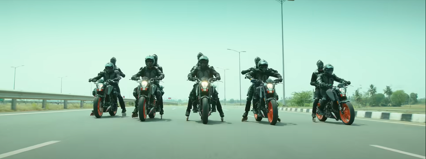 Satan's Slave यानी शैतान के गुलाम नाम के गैंग के लोग, जिन्होंने शहर में उत्पात मचाया हुआ है. Satan's Slave यानी शैतान के गुलाम नाम के गैंग के लोग, जिन्होंने शहर में उत्पात मचाया हुआ है.