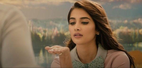 फिल्म की अच्छी बात ये है कि पूजा हेगड़े को बराबर स्क्रीन स्पेस मिला है. फिल्म की अच्छी बात ये है कि पूजा हेगड़े को बराबर स्क्रीन स्पेस मिला है.