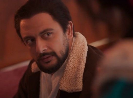 ये हैं इंस्पेक्टर रुद्र श्रीवास्तव. जिनकी लाइफ ट्रेजडियों से पटी पड़ी हैं. 