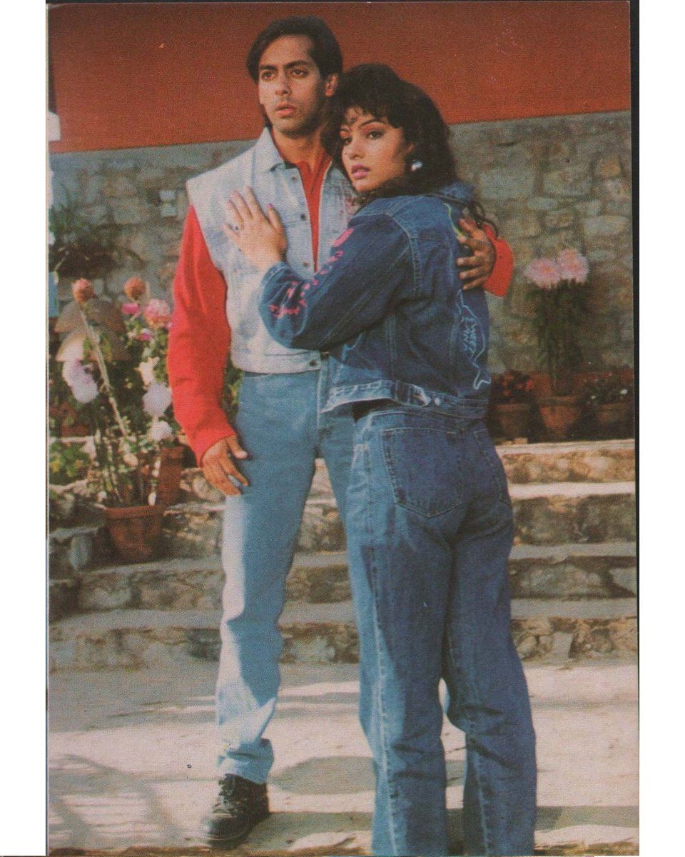 सलमान खान के साथ सोमी अली. सोमी और सलमान 'बुलंद' नाम की एक फिल्म में साथ काम कर रहे थे. मगर वो फिल्म कभी रिलीज़ नहीं हो पाई. ये फिल्म की शूटिंग के दौरान की तस्वीर है. सलमान खान के साथ सोमी अली. सोमी और सलमान 'बुलंद' नाम की एक फिल्म में साथ काम कर रहे थे. मगर वो फिल्म कभी रिलीज़ नहीं हो पाई. ये फिल्म की शूटिंग के दौरान की तस्वीर है.