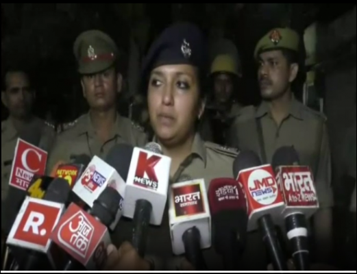 डीसीपी साउथ रवीना त्यागी ने मौके पर पहुंचकर हालात का जायजा लिया Dcp kanpur south