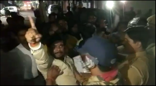दोनों पक्षों के सैकड़ों लोग और बजरंग दल आए आमने -सामने Kanpur Hnagama