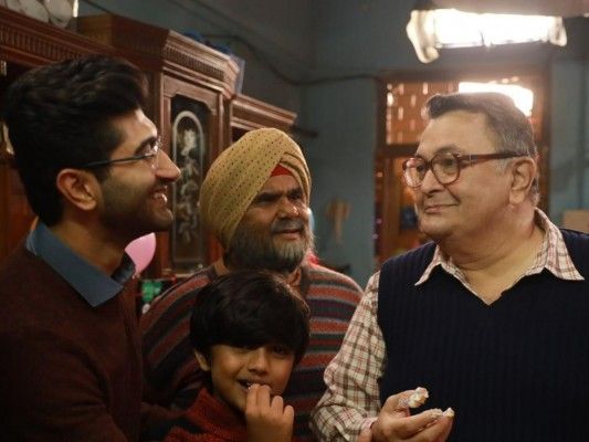 फ़िल्म में सुहेल नय्यर, सतीश कौशिक और ऋषि कपूर