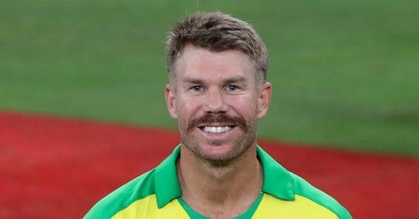 वॉर्नर को सस्ते में ले आई दिल्ली (फोटो - पीटीआई) Warner (2)