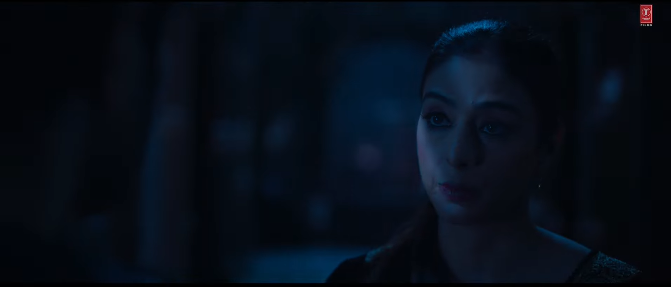 'भूल भुलैया 2' के एक सीन में तबू. तबू इससे पहले 'गोलमाल 4' में भी दिखाई दी थीं. वो भी हॉरर कॉमेडी फिल्म थी. 