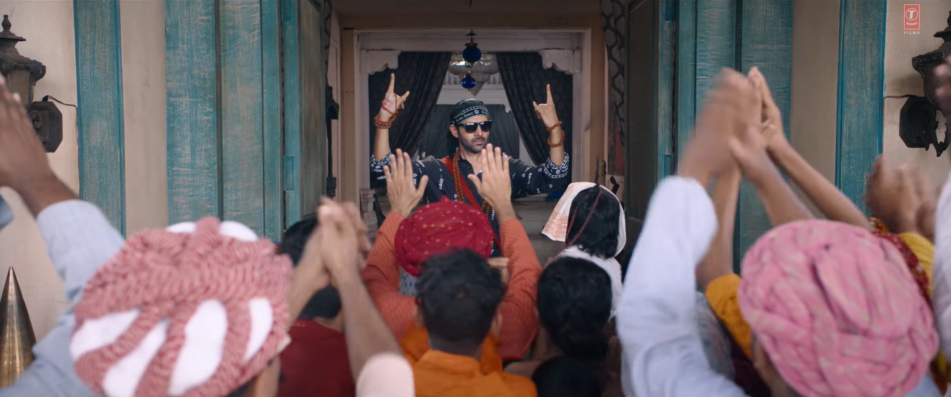 फिल्म 'भूल भुलैया 2' के एक सीन में कार्तिक आर्यन.