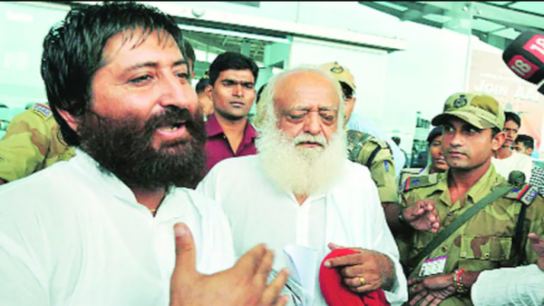 नारायण साईं और आसाराम (इंडिया टुडे) Narayan Sai And Asaram Bapu